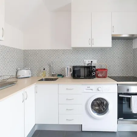 Hill House - No. 589b Apartment