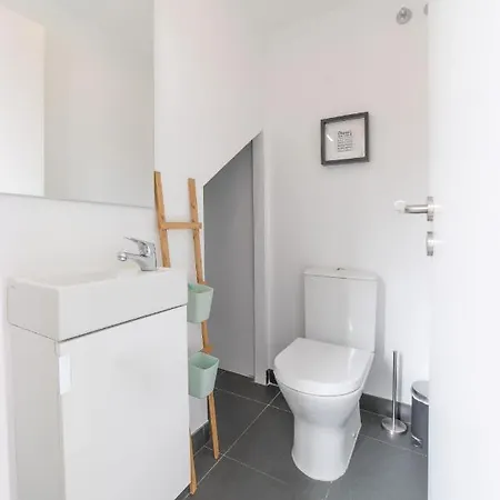 Hill House - No. 589b Apartment *