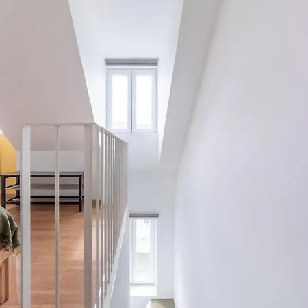 Apartment Hill House - No. 589b *