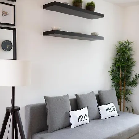Hill House - No. 589b Apartment